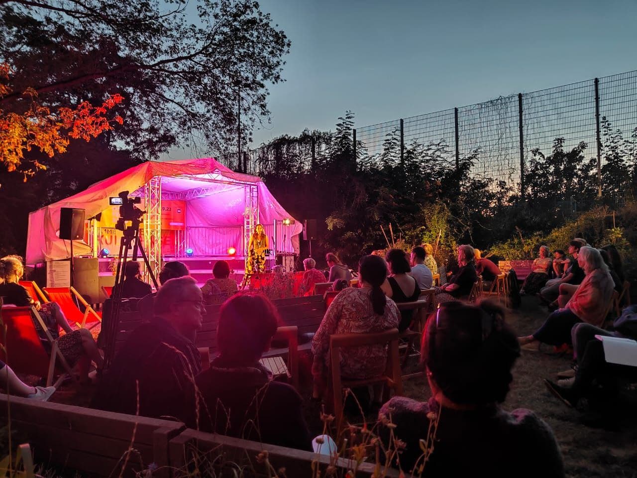 Johanna Wollin, Tortuga Storytelling performing on stage